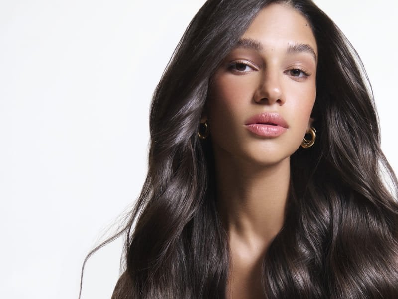 Modelo cabello liso y sin frizz